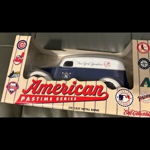 New York Yankees Die cast bank